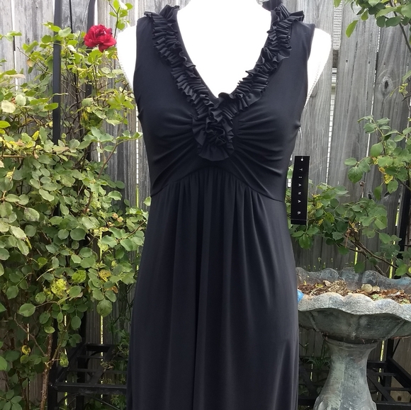 Tiana B. Dresses & Skirts - 🍒5/$25🍒Little black dress